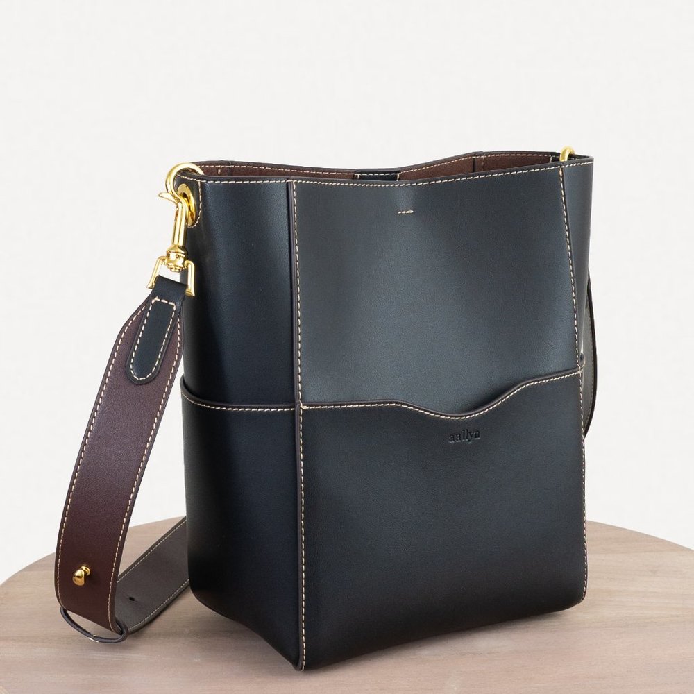 😍 The Jordan Leather Bucket Bag - Black - Picture 10 of 17